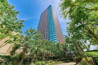 センチュリーパークタワーの外観