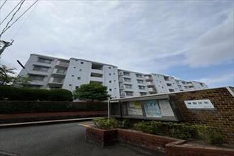輝国住宅３号棟の外観