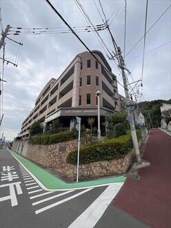 ネオステージ長丘の外観