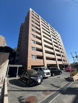 コアマンションアクアヒルズ室見の外観