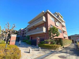 　碑文谷ヒルズサレジオ通りの外観