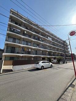 市川フアミリー第一マンシヨンの外観