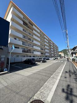 シャルマンコーポ船越の外観