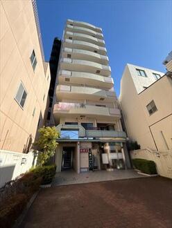 ラポール本蓮沼駅前の外観