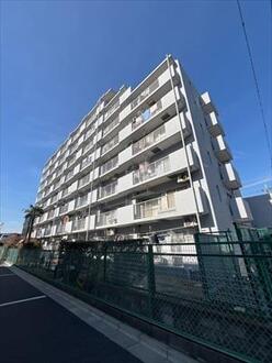 コスモパーク川口の外観