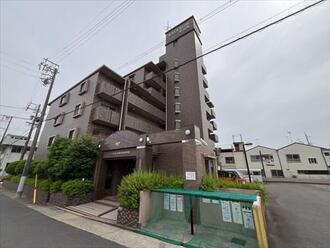 レインボー新富町の外観