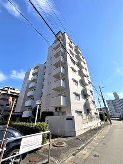 弥生パインマンションの外観