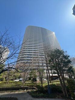 Ｍ．Ｍ．　ＴＯＷＥＲＳ　ＦＯＲＥＳＩＳの外観