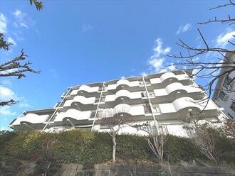 シヤルマンコーポ枚岡公園の外観