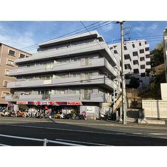 コスモ鴨居の外観