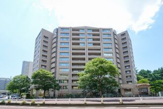 プラウド新宿御苑エンパイアの外観