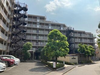 恒陽綾瀬マンションの外観