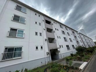 桂台団地2号棟の外観