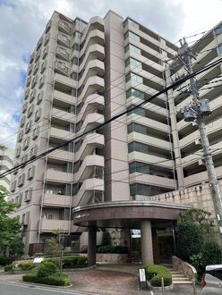 ライオンズヴィアーレ浦和弐番館の外観