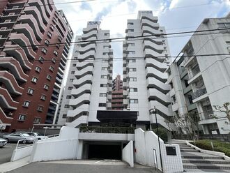 西公園ツインタワーの外観