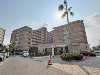 ロイヤルアーク泉ヶ丘の外観