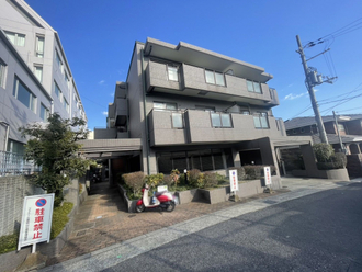 ファミール諏訪山公園の外観