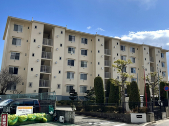 上田東町住宅二号棟の外観