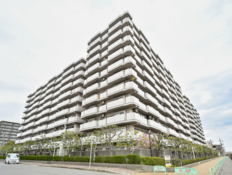 阪神住建リバーサイドヴィラ姫島Ａ棟の外観