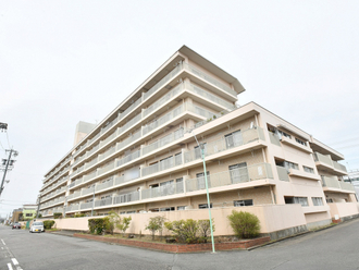 岩塚町スカイマンションの外観