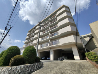 ユアサハイム鏡池マンションの外観