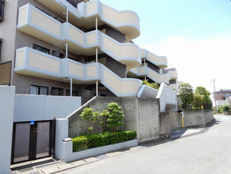 新松戸リリエンハイムの外観