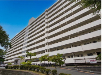 野庭団地６０４－４号棟の外観