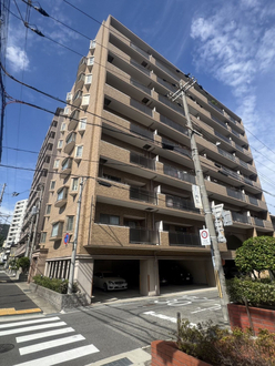 ワコーレファラオ本山の外観