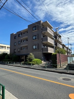 コスモ三鷹深大寺の外観