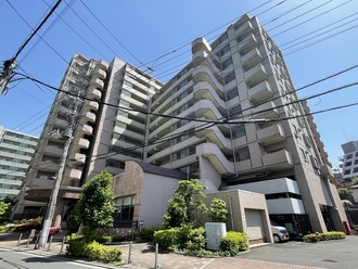 ライオンズヴィアーレ浦和弐番館の外観