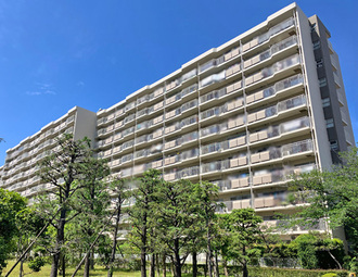 市川グリーンハイツＢ棟の外観