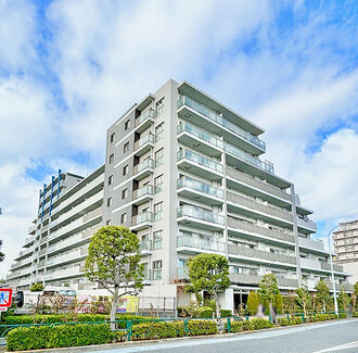 グランプレシアの外観