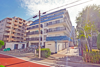 秀和大山レジデンスの外観