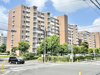 新松戸ファミールハイツの外観