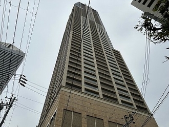 クロスタワー大阪ベイの外観