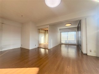 日商岩井香里ケ丘マンションの外観