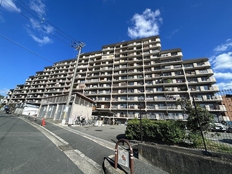 千里台スカイハイツC棟の外観