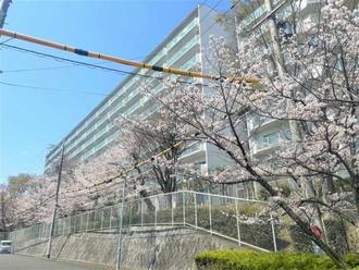 箕面東コーポラスB棟の外観