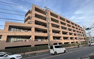 コスモ読売ランドエクセルコートの外観