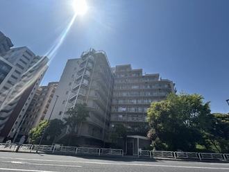 東陽町公園ハイツ１番館の外観
