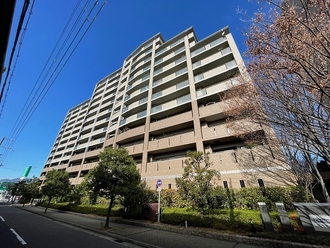モンセーヌ住吉川公園1番館の外観