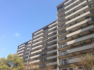 近鉄緑地公園グランドハイツの外観
