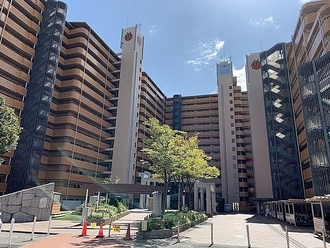 ふぁみーゆ寝屋川セントラルパークA棟の外観