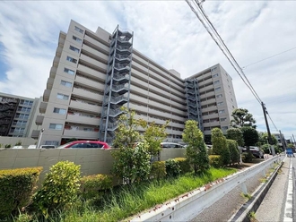 市川ハイツA棟の外観