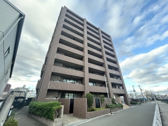 クレステージ吹田の外観