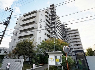 原木中山ファミールハイツ１号館の外観