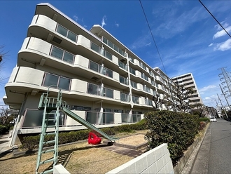 三国ケ丘スカイハイツの外観
