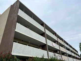 アークプラザ読売ランド前の外観