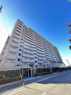 鳥見パークマンション三番街南棟の外観