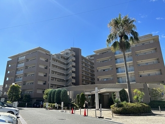 ロイヤルアーク泉ヶ丘の外観